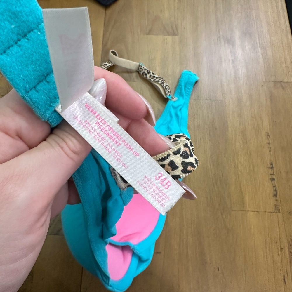 Victoria's Secret Turquoise Bra with Leopard Print Straps - Picture 3 of 3